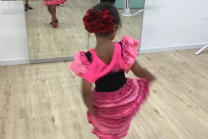45 minutes flamenco dance class for family in Málaga - Meeting in central Málaga at 1:00 pm