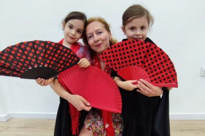 45 minutes flamenco dance class for family in Málaga