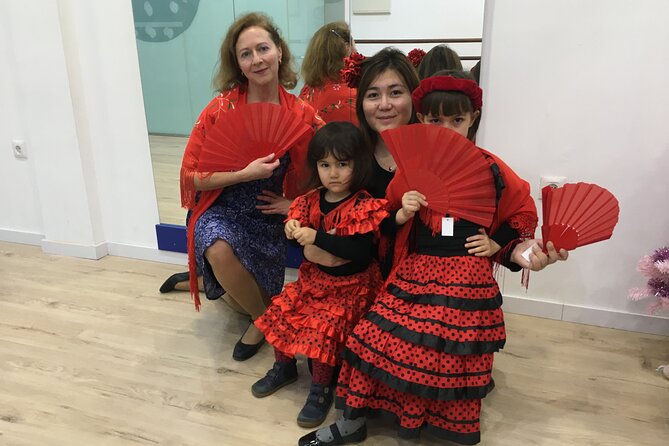 45 minutes flamenco dance class for family in Málaga - Group size and the value of personal attention