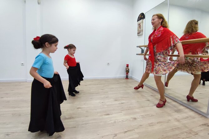 45 minutes flamenco dance class for family in Málaga - What to wear and what to leave at home