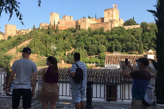 Albaicín and Sacromonte Sunset tour + Flamenco show - Starting in the Albaicín at Plaza Nueva