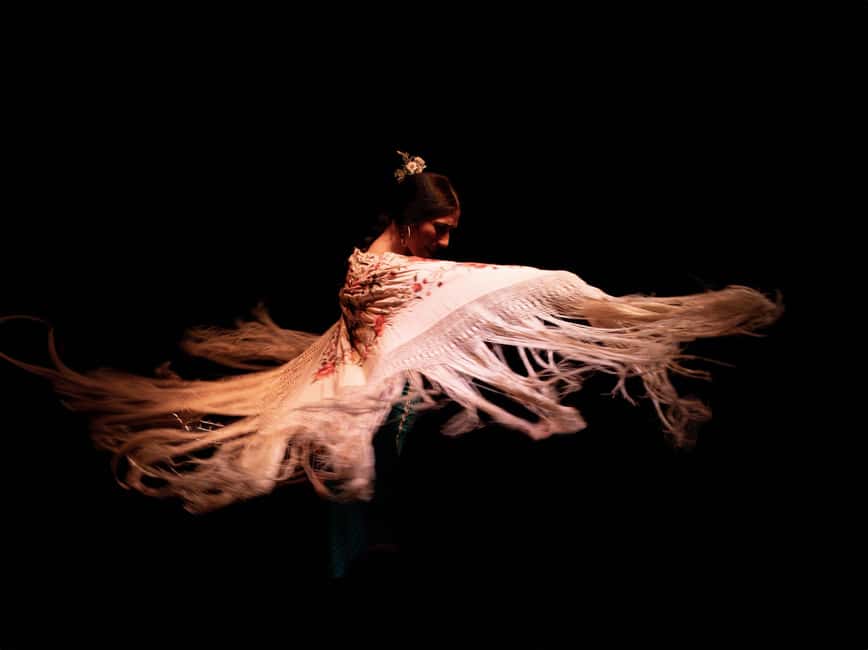 Authentic Flamenco Show Valencia - Why the Hard Rock Cafe Setting Works