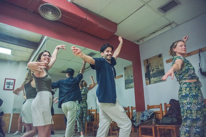 Barcelona: 1-Hour Flamenco Class Experience - Plaça de Catalunya and the changing studio location