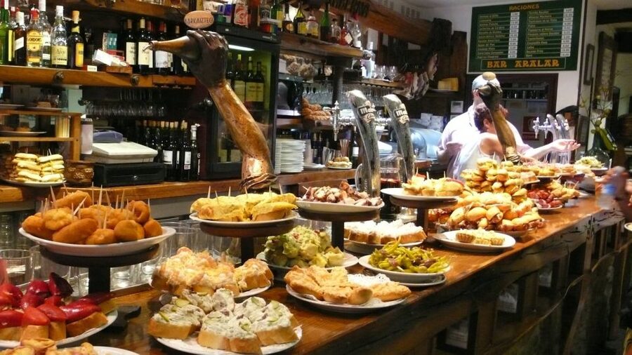 Barcelona: 4-Hour Tapas Evening Tour and Flamenco Show - Who should book this experience?