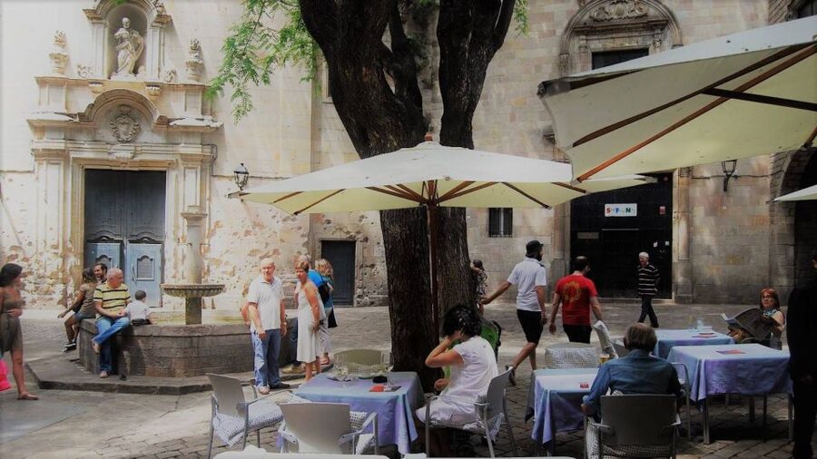 Barcelona: 4-Hour Tapas Evening Tour and Flamenco Show - Tapas in a typical Spanish bar