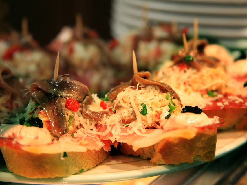 Barcelona: 4-Hour Tapas Evening Tour and Flamenco Show - How the guides shape the evening