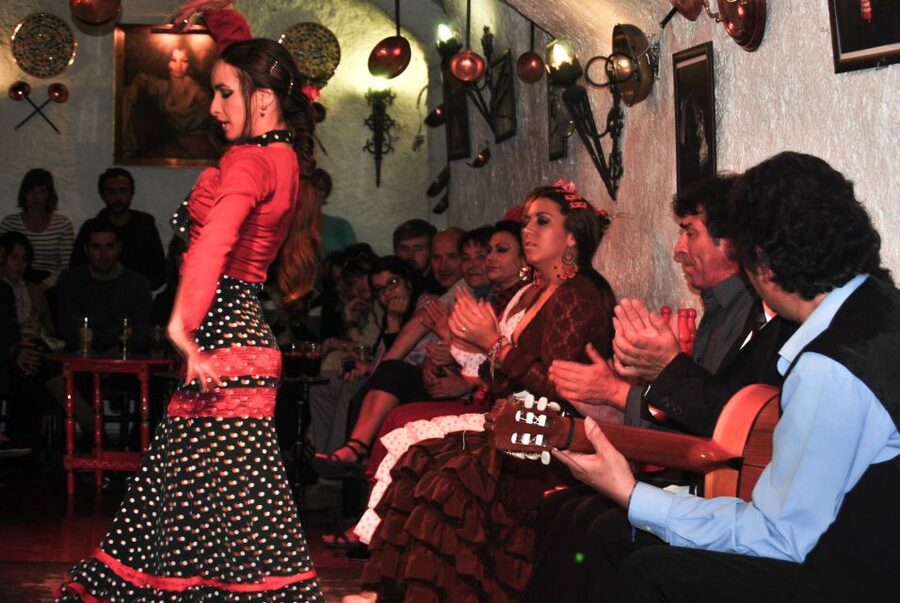 Barcelona: City Tour & Flamenco Show with Wine & Tapas - Santa Maria del Mar, Born’s great church