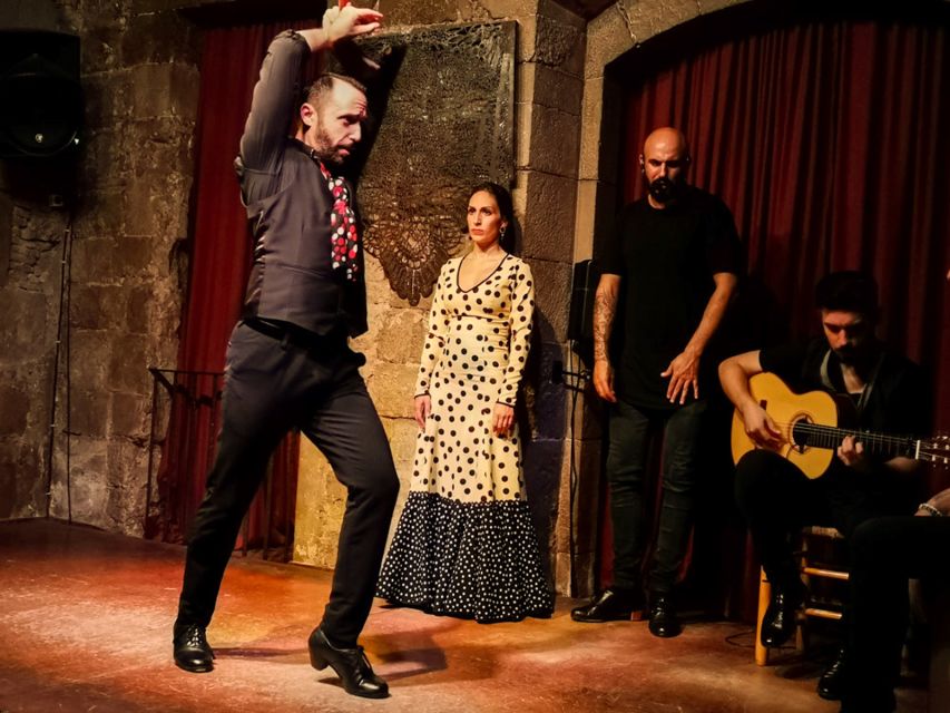Barcelona: City Tour & Flamenco Show with Wine & Tapas - Entering Palau Dalmases for flamenco