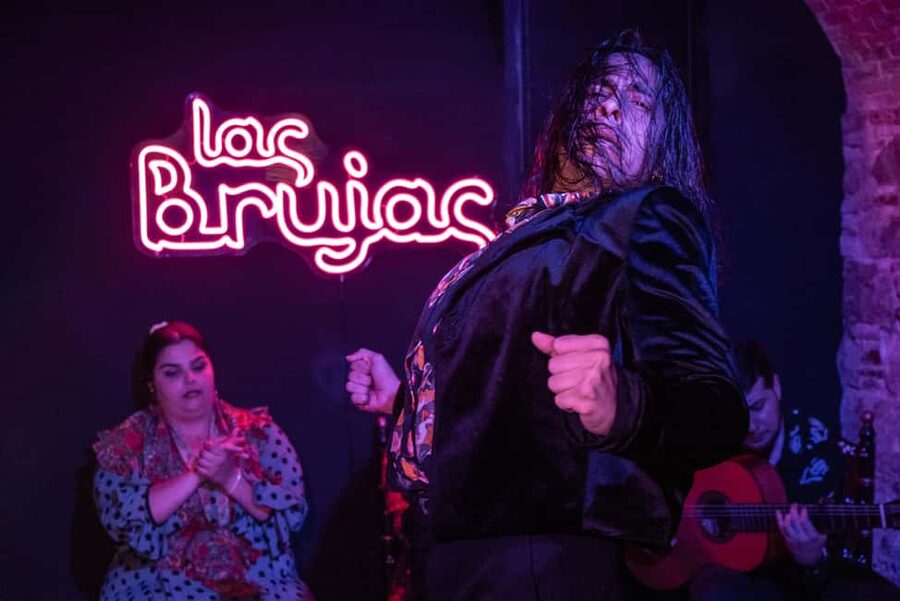 Barcelona: Espectáculo de Flamenco íntimo en Las Brujas - Key points at a glance