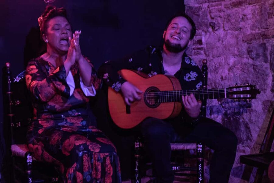 Barcelona: Espectáculo de Flamenco íntimo en Las Brujas - Getting the price to make sense