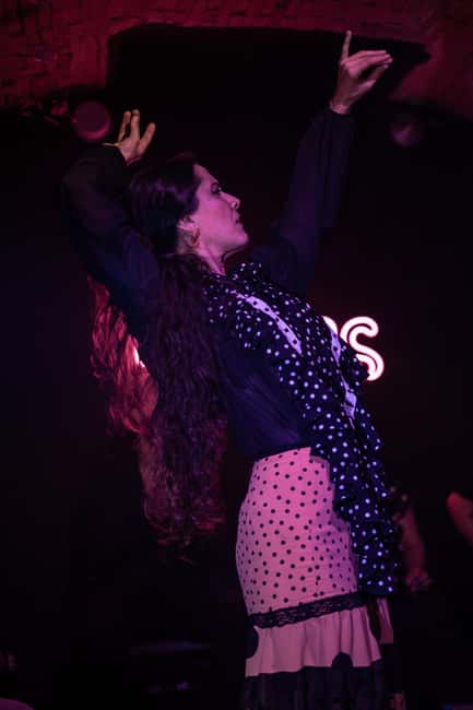 Barcelona: Espectáculo de Flamenco íntimo en Las Brujas - A strong choice for a short Barcelona night