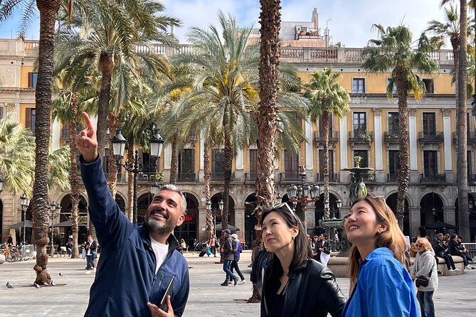Barcelona Evening Tour, Flamenco Show & Tapas - Walking the Gothic Quarter’s iconic corners