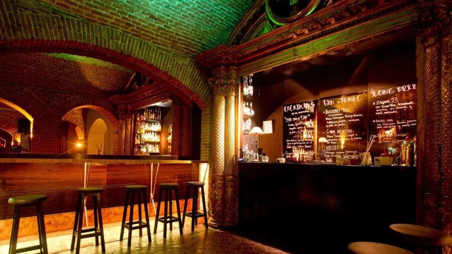 Barcelona: Exclusive Flamenco Show at El Paraigua with Drink - A flamenco show in a Gothic Quarter cellar