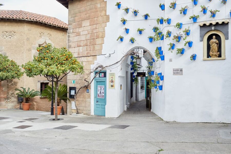 Barcelona: Flamenco Show with Dinner at Tablao de Carmen - Dinner with Andalusian flavor