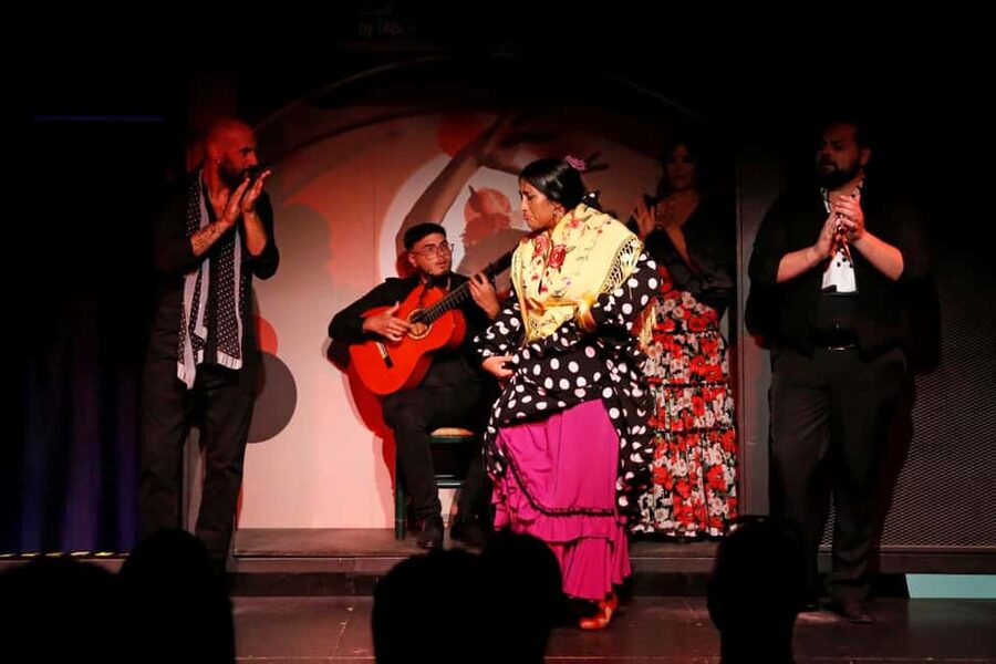 Barcelona: Flamenco Show with Drink Option at La Rambla - Drinks, cocktails, and the real value of the ticket