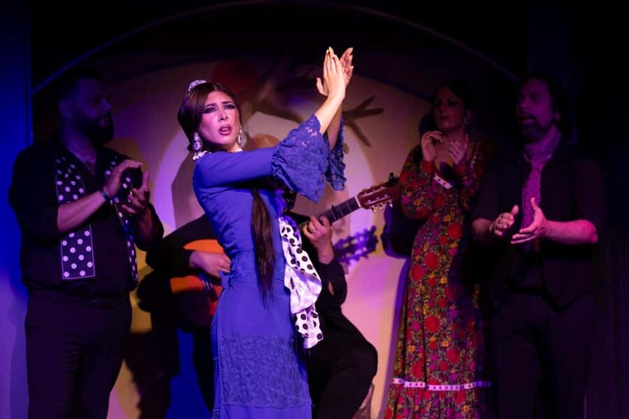 Barcelona: Flamenco Show with Drink Option at La Rambla - Planning your evening around La Rambla