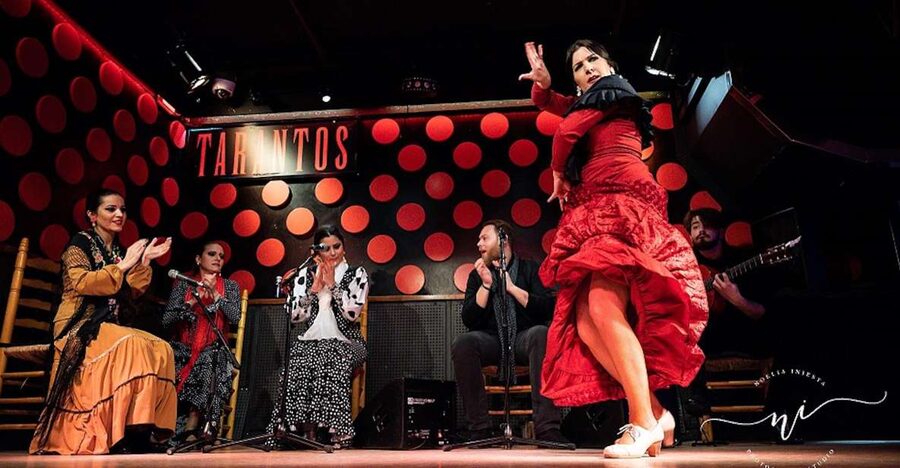 Barcelona: Gothic Quarter Guided Tour with Flamenco & Tapas - Sant Jaume and the city’s present-day power