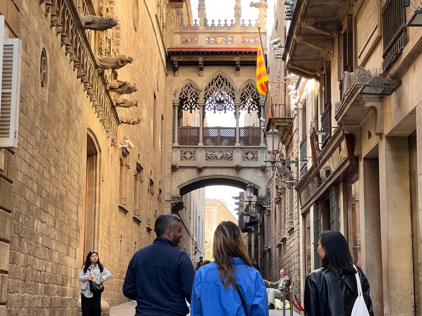 Barcelona: Gothic Quarter Guided Tour with Flamenco & Tapas - Los Tarantos: a short, focused flamenco show