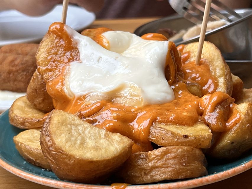 Barcelona: Gothic Quarter Guided Tour with Flamenco & Tapas - Plaça Reial and the tapas dinner