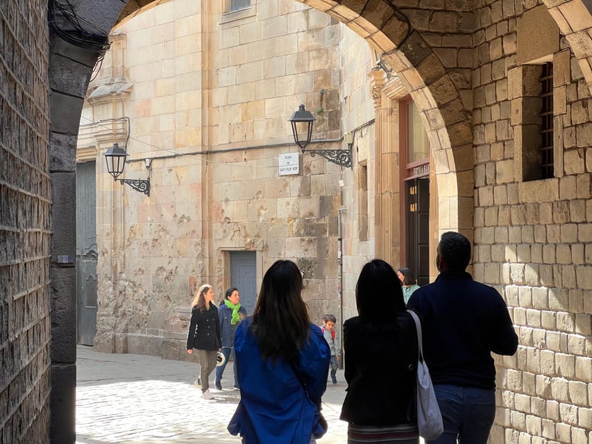 Barcelona: Gothic Quarter Guided Tour with Flamenco & Tapas - Plaça del Rei and the medieval heart of Barcelona