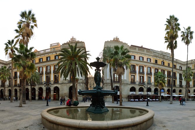 Barcelona Old Town Night Small Group Tour with Tapas & Flamenco - Who should book this evening?