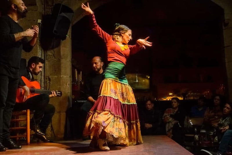 Barcelona: Private Tapas & Wine with Flamenco Show Old Town - Key points to know before booking