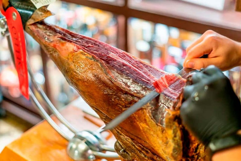 Barcelona: Private Tapas & Wine with Flamenco Show Old Town - First food stop: Basque pintxos