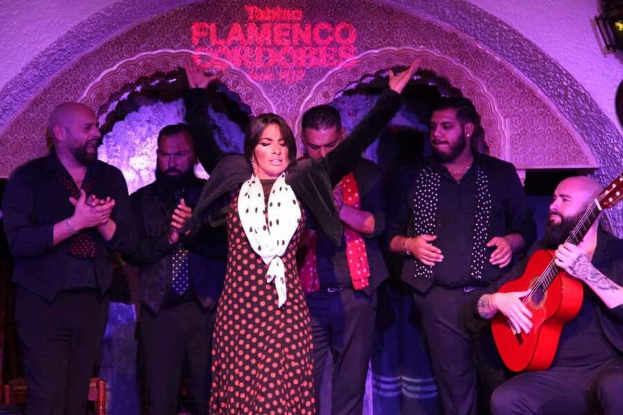 Barcelona: Tablao Flamenco Cordobes with Food/Drink Options - A serious flamenco show on La Rambla