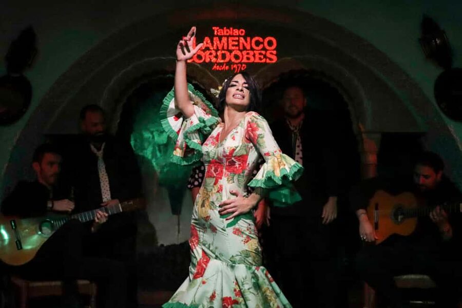 Barcelona: Tablao Flamenco Cordobes with Food/Drink Options - How the food affects the value