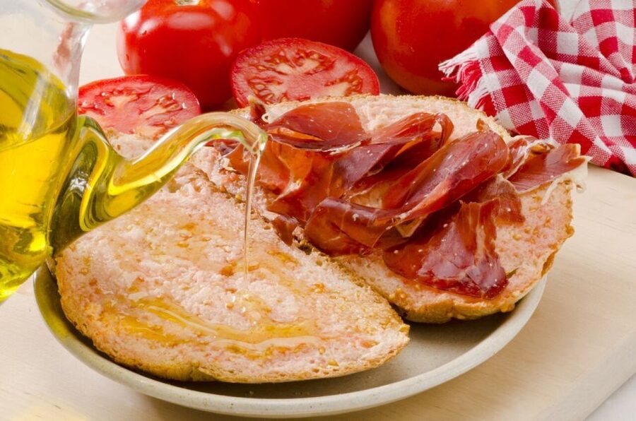 Barcelona: Tapas Walking Tour & Flamenco Show - Eixample tapas and pa amb tomàquet