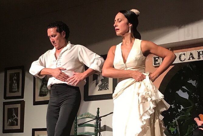 Cordoba Flamenco Show at Tablao El Cardenal with a Drink - What happens during the 90-minute show