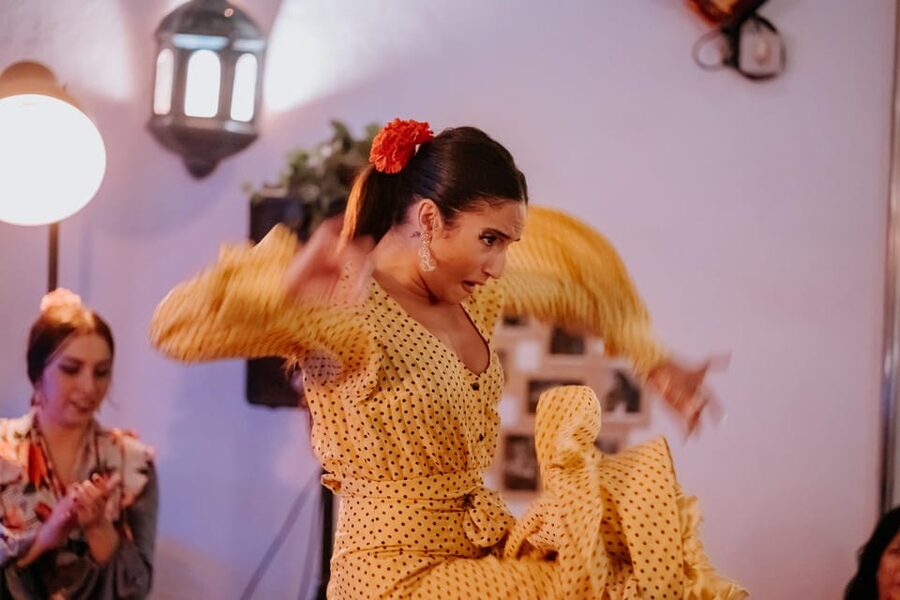 Córdoba: Tablao Flamenco at Doble de Cepa with Optional Meal - A Courtyard Flamenco Show Beside the Mezquita