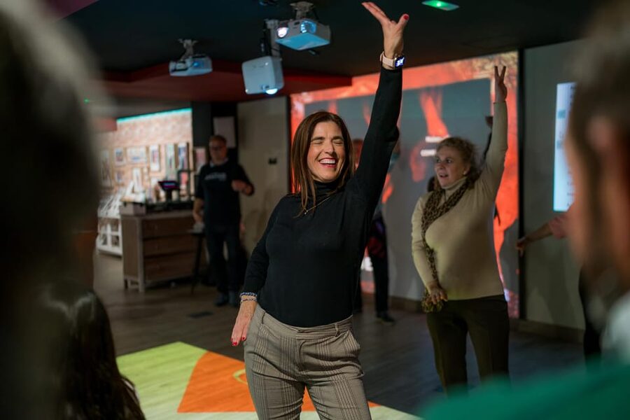 Dive In and Discover: Flamenco in an Interactive Journey - Learning the singer’s part