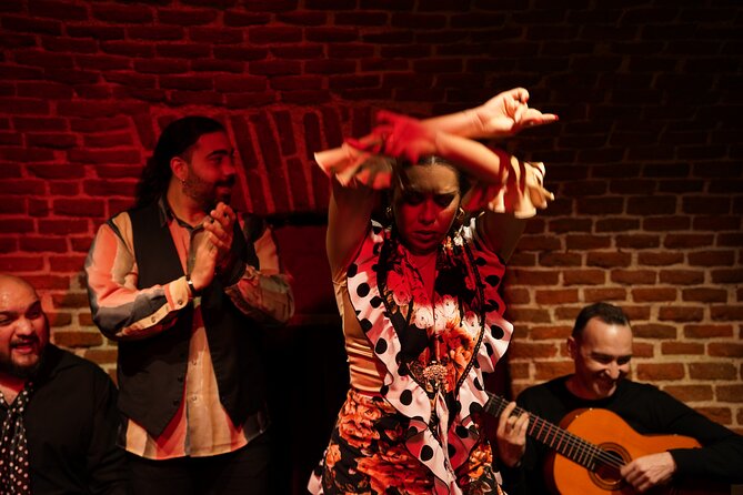Essential Flamenco: Pure Flamenco Show in the Heart of Madrid - Why the small stage matters