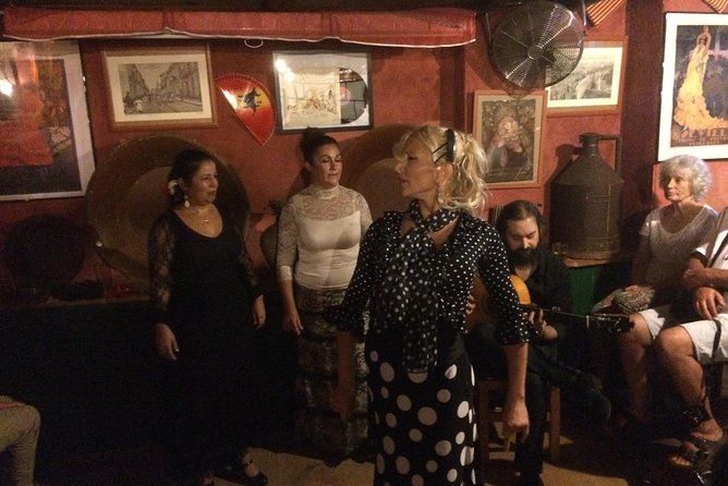 Flamenco and Tapastour with a flamenco artist - Why this Seville evening works