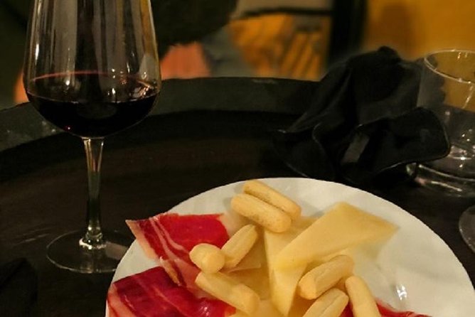 Flamenco and Tapastour with a flamenco artist - Three tapas bars, one guided menu