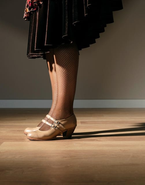 Flamenco Dance Lesson: 60-Minute Class in Seville - How the class suits families and mixed groups