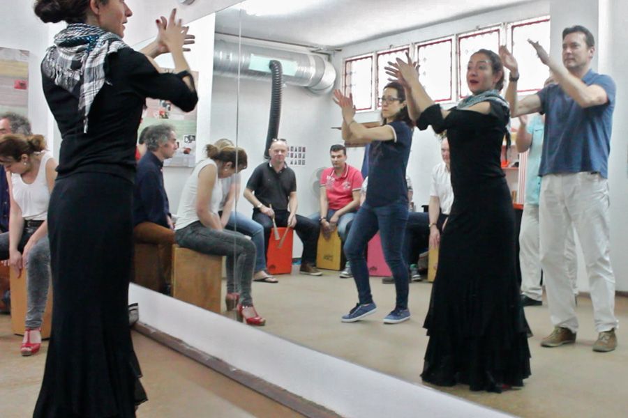 Flamenco Dance Lesson: 60-Minute Class in Seville - Entering the artists’ courtyard at C/Castellar 52A