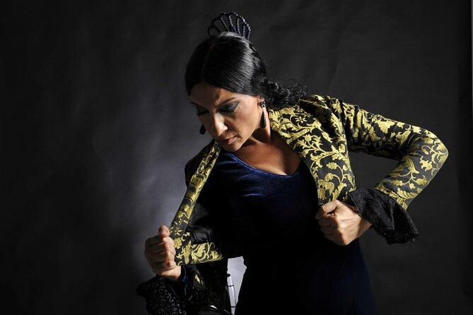Flamenco Show at Tablao Alvarez Quintero in Seville - Drinks, refreshments, and the evening rhythm