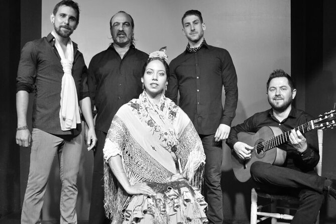 Flamenco show at the foot of the Giralda in Seville - Who will enjoy this experience most?