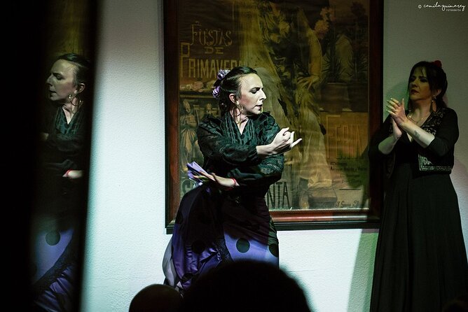Flamenco Show in Seville - La milonga tablao - Why the intimate room matters