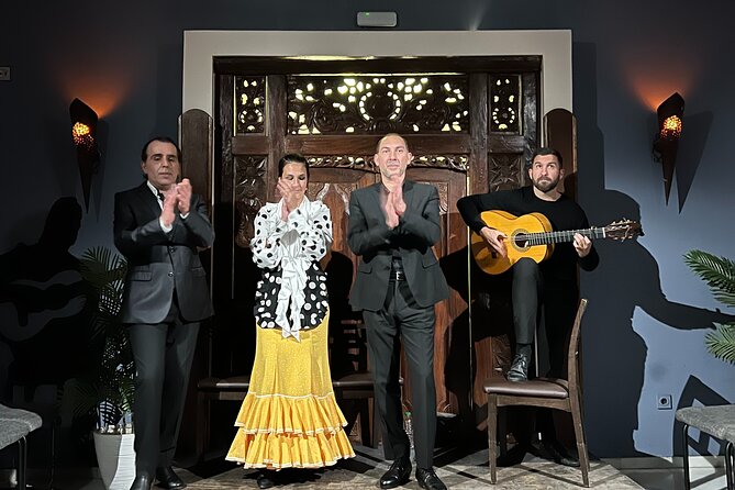 Flamenco show in the heart of Triana - The small room changes the experience