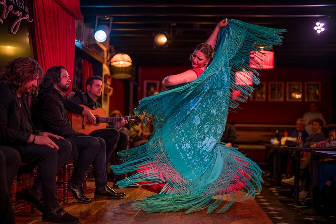 Flamenco Show Ticket at tablao Jardines de Zoraya Granada - What happens at Jardines de Zoraya