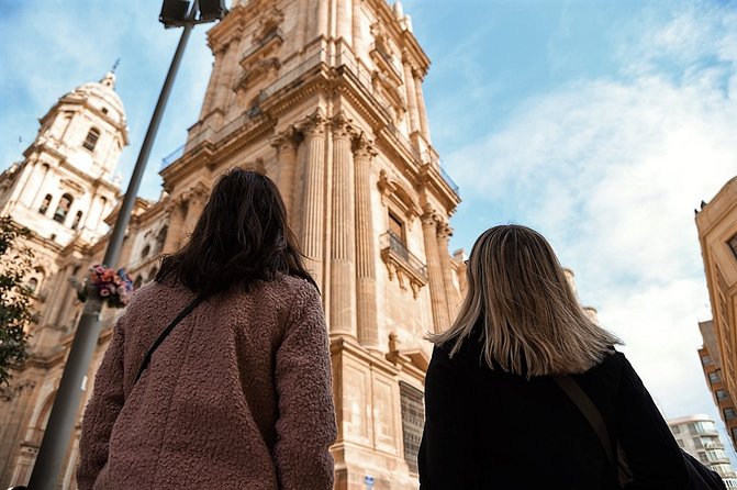 Flamenco, Tapas and Wine Tour: Best of Málaga in one Evening - Calle Carretería and the most generous food stop