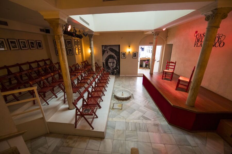 Granada: 1-Hour Traditional Flamenco Show - A compact introduction to Andalusian flamenco