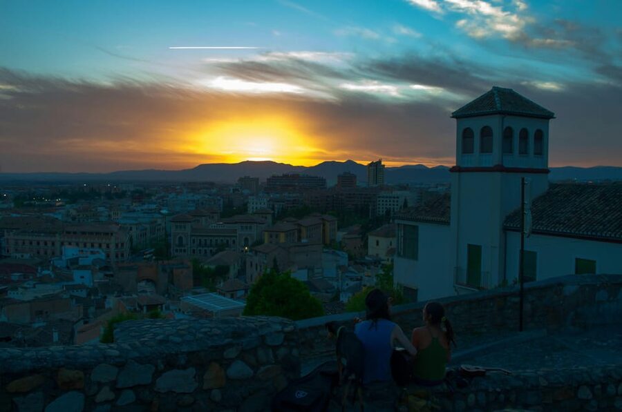 Granada: Albaicín and Sacromonte Sunset Tour & Flamenco Show - What to expect in Sacromonte