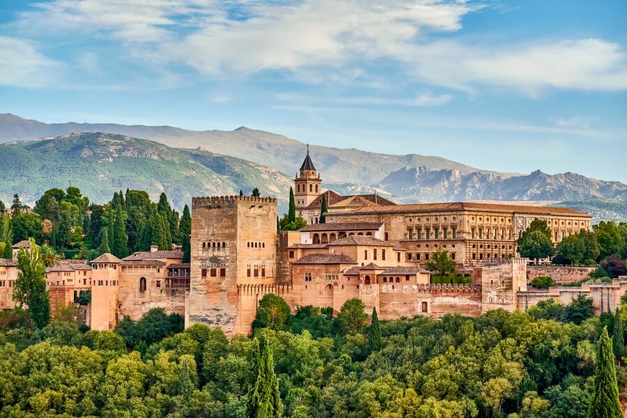 Granada: Alhambra Guided Tour and Flamenco Show - Generalife Gardens and the wider complex