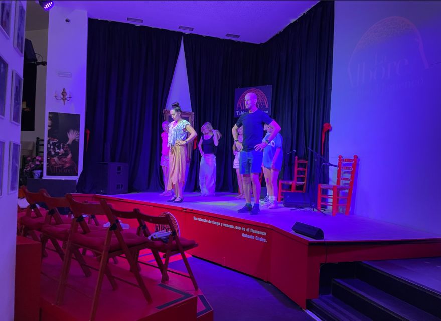 Granada: Flamenco Class with the Cast of Tablao La Alboreá - What you learn in the first lesson