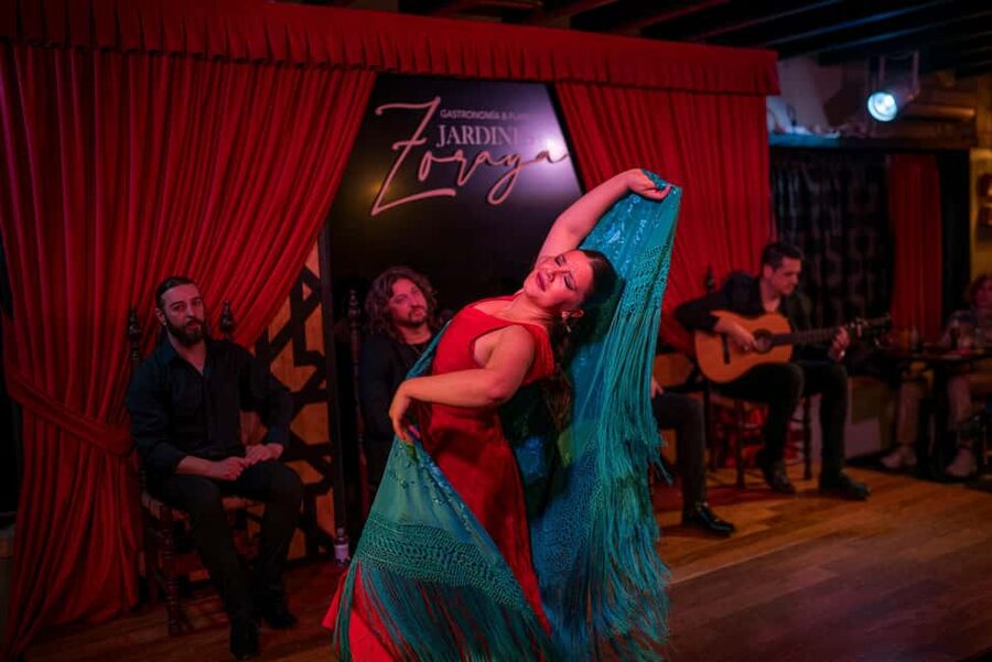 Granada: Flamenco Show in Albayzín - Jardines de Zoraya - Should you eat before the show?