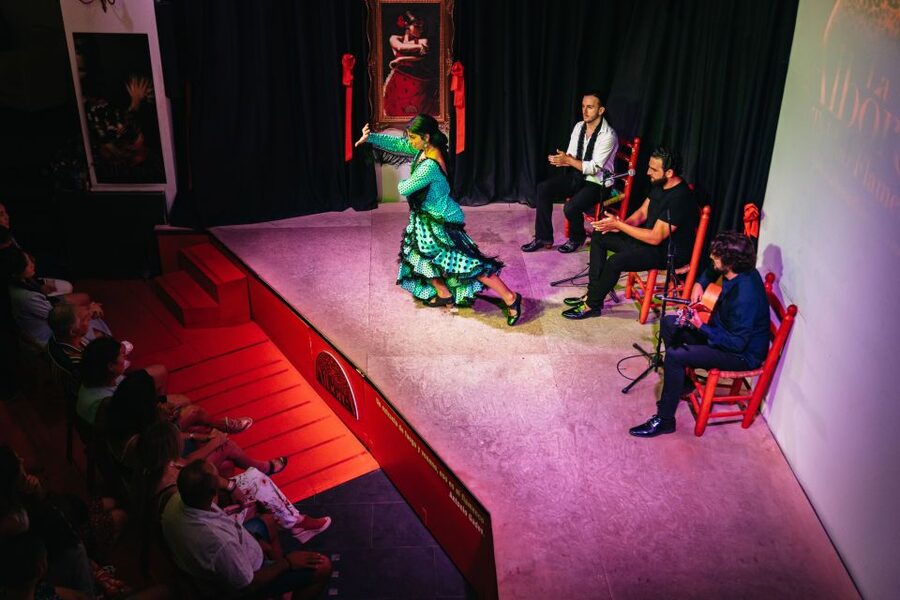 Granada: Flamenco Show in La Alboreá - How the one-hour program builds